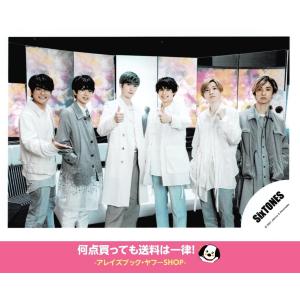 SixTONES ストーンズ 集合 公式生写真 シングル「僕が僕じゃないみたいだ」MVオフショット・衣装白×グレー・カメラ目線・2人親指立て｜arraysbook