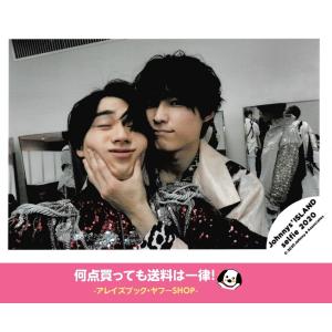 松村北斗(SixTONES ストーンズ)＆松田元太(Travis Japan) 公式生写真 Johnnys' ISLAND selfie セルフィー 2020・松村カメラ目線｜arraysbook