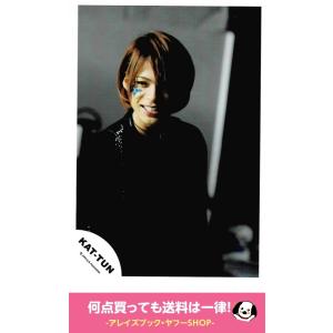 上田竜也(KAT-TUN) 公式生写真 衣装黒・歯見せ・ネックレス・目線左方向｜arraysbook
