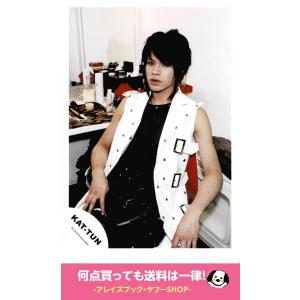 上田竜也(KAT-TUN) 公式生写真 衣装白×黒・カメラ目線・座り｜arraysbook