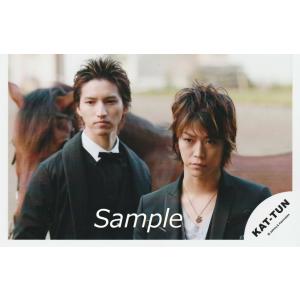 亀梨和也＆田口淳之介(KAT-TUN) 公式生写真 衣装黒×白・口閉じ｜arraysbook