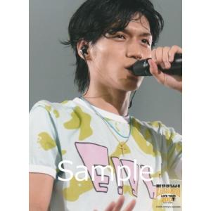 錦戸亮(関ジャニ∞) 公式生写真/KANJANI∞ LIVE TOUR 2008・衣装白×黄緑×ピンク・マイク持ち｜arraysbook