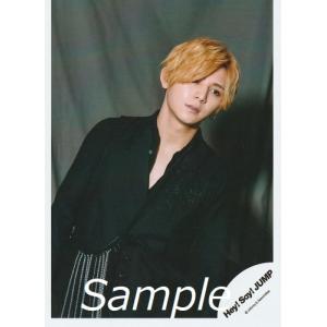 山田涼介(Hey!Say!JUMP) 公式生写真/White Love・衣装黒・背景グレー｜arraysbook