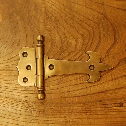 ブラス蝶番107 ヒンジ 真鍮 インドネシア直輸入 インテリアパーツ 古色仕上げ DIY 扉部品 丁...