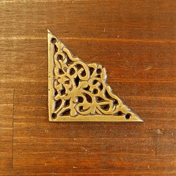 ブラス飾り 角飾り 真鍮金具 インドネシア直輸入 インテリアパーツ 古色仕上げ DIY 家具部品 家...