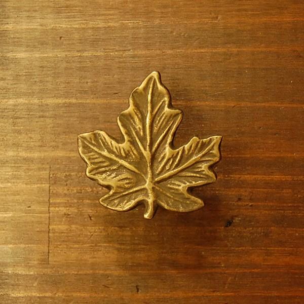 取っ手 真鍮把手 ブラス カエデ型 リーフ型 おしゃれ ノブ インテリアパーツ アンティーク仕上げ ...