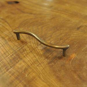 取っ手 真鍮把手 ブラス 扉取手 トカゲ型 ノブ キャビネット