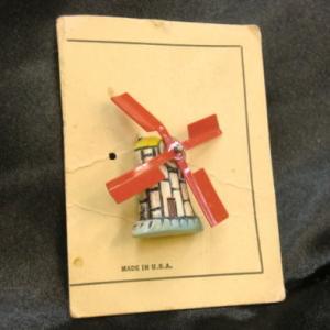 送料無料【ブローチ】　Early Plastic Windmill Pin Brooch Cellu...