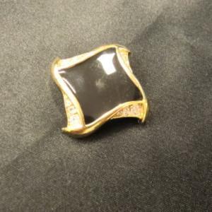 送料無料【ブローチ】　Vintage TRIFARI Black Enamel Rhinestone...