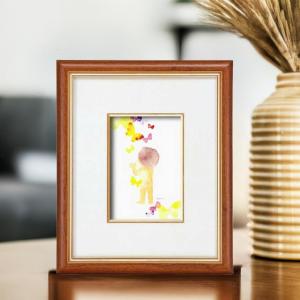 いわさきちひろ 絵画 貝殻と赤い帽子の少女 壁掛け用 スタンド付き 額