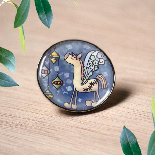 ピンバッチ ：  翼はいつでも