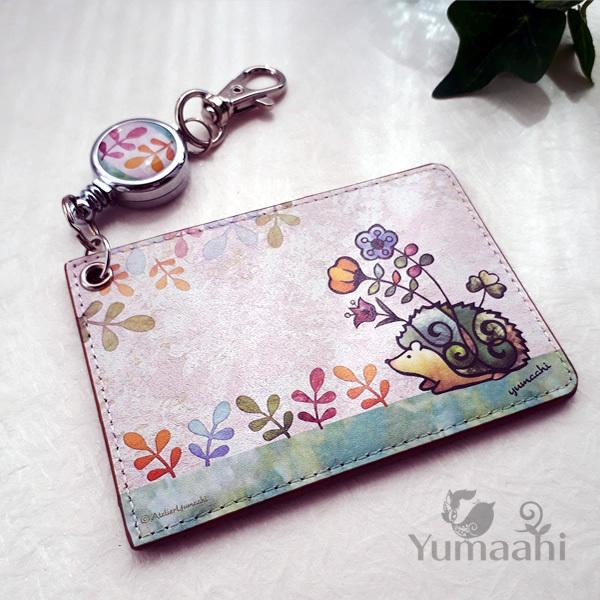 パスケース　「おしゃれな針ねずみ」 定期入れ　選べる リール付き　ハリネズミ はりねずみ　かわいい ...