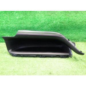 エスクァイア　 ZWR80G グローブボックス　上側  55432-28260-C3　送料【S1】