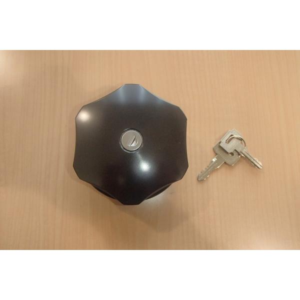 ランドローバー　ディフェンダー　金属製給油口キャップ　ブラック　1998MY以前の１１０等用　ロック...