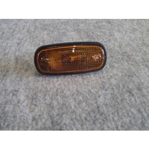 ランドローバー ディフェンダー リヤウインカー LED 社外品 : 旭