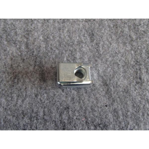 ランドローバー　ディフェンダー　ドアヒンジクリップナット　 〜VA138479　社外品