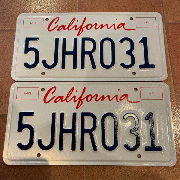 ライセンスプレート 2枚セット カリフォルニア 5JHR031 M33 USED品 ナンバープレート...