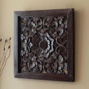 花の木彫りの壁掛けレリーフ 四角形 17X17 木製マホガニ無垢材 透かし