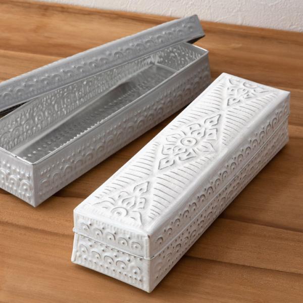 小物入れ 蓋付き ソカシ アルミ製 型 押しデコレーション柄 長方形 長さ約27cm × 幅約8cm...