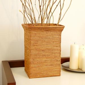 アタ 編まれた フチがカールしたバスケット 2004