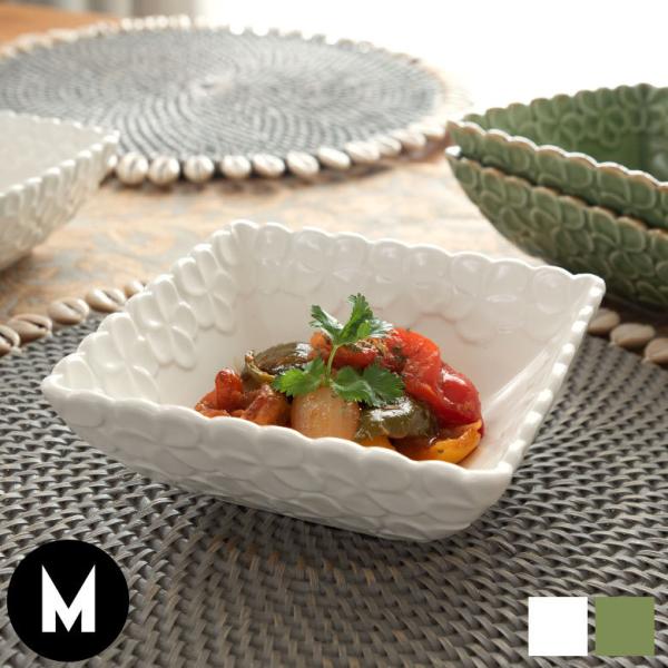 深角皿 プルメリアモチーフ Mサイズ 14.5cm角 ホワイト 陶器製 pl7-668