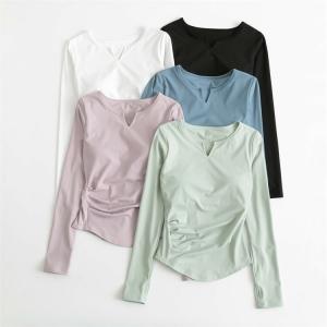 ヨガウェア ヨガ トップス 長袖 カップ付き ホットヨガ キーネック 指穴付き 暖かい 吸収速乾 冷房対策 快適 レディース おしゃれ かわいい スポーツウェア