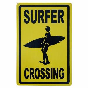 ハワイアンサインボード 20X30 サーファーガール横断中 SURFER GIRL