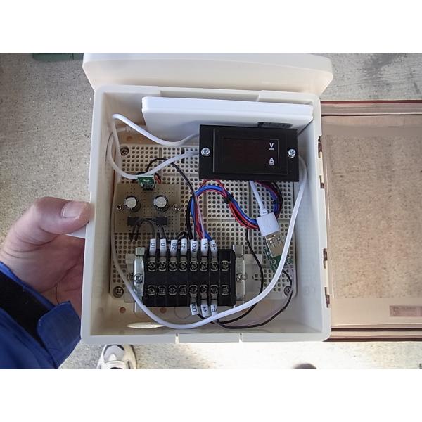 ハブダイナモ水車用モバイルバッテリーが充電できる制御ボックス（モバイルバッテリー付き）