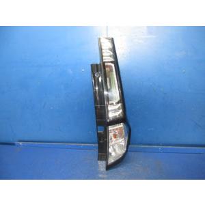 トール DBA-M900S 右テールランプ R59 コイト 220-69045 81550-B136...