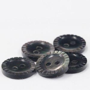 文字入り四つ穴シェルボタン（SB1001） 13mm 黒（黒蝶貝） 08Bg99_