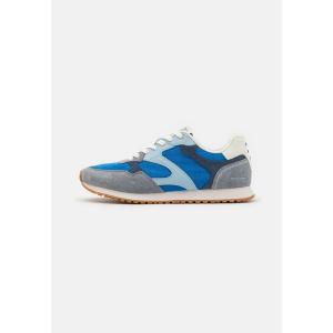 スコッチアンドソーダ サンダル メンズ シューズ CLEAVE  - Trainers - blue｜asty-shop2