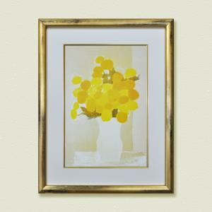 ベルナール・カトラン ピンクと黒の背景の白い薔薇の小さな花束 花