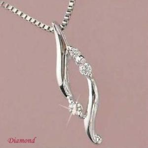 葉っぱ ネックレス スリーストーン ダイヤモンド プラチナ 4月誕生石 天然石 レディース 50代 ...