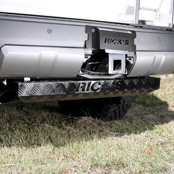 リミテッドチトセ RICK'S リヤスキッドプレート_Sサイズ （アルミ製）カチオンBK ランドクル...