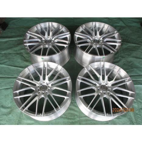 新品 Carlsson(カールソン)1/10X Ultralight ブラッシュド &amp; ピレリ PZ...