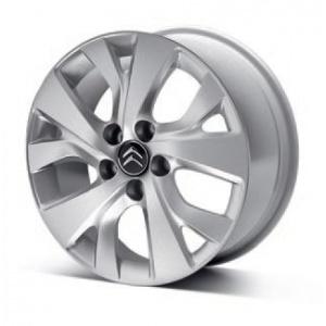 希少サイズ17×7.0 ホイール・スタッドレスタイヤ4本　シトロエンC4ピカソ他 希少サイズ17×7.0 ホイール・スタッドレスタイヤ4本 シトロエン