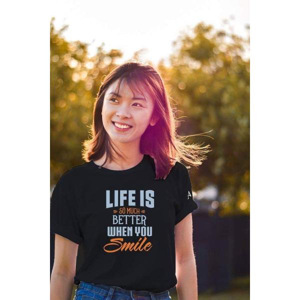 "Life is better when you smile" Avyannna ユニセックスTシャ...