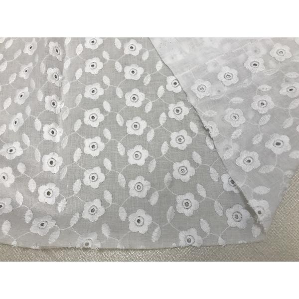 コットン　ローン地　レース　花柄刺繍　穴あき　ホワイト　ブラウス　幅136cm　10cm単位販売