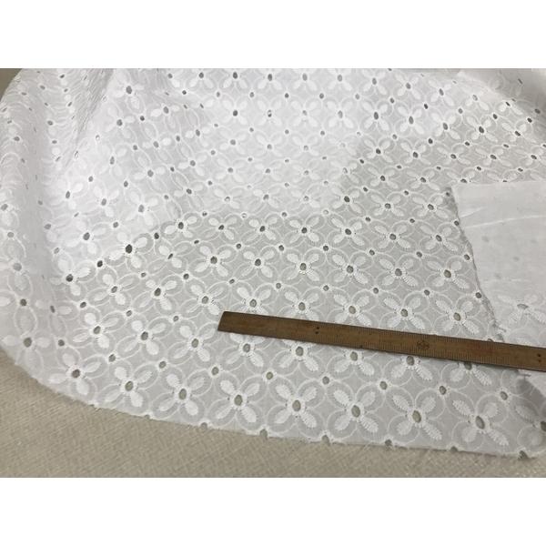コットン　ローン地　レース　花柄刺繍　穴あき　ホワイト　ブラウス　幅132cm　10cm単位販売