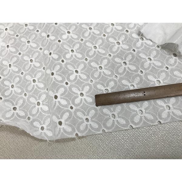 コットン　ローン地　レース　花柄刺繍　穴あき　オフホワイト　ブラウス　幅132cm　10cm単位販売