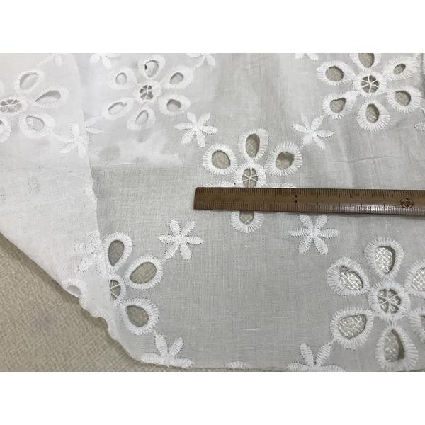 コットン　ローン地　レース　大きな花柄刺繍　穴あき　ホワイト　ブラウス　幅138cm　10cm単位販...