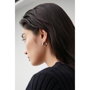 【6月3日(月)8:59まで期間限定価格】ROUGH HOOP METAL EARRINGS/ラフフープメタルピアス/レディース【SALE】｜azulbymoussy