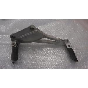 VT250FN ゼルビス　MC25　の　ステップ　左 *1574045944　中古