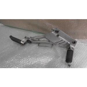 VT250FN ゼルビス　MC25-1001xxx　の　ステップ　右 *1603248643　中古