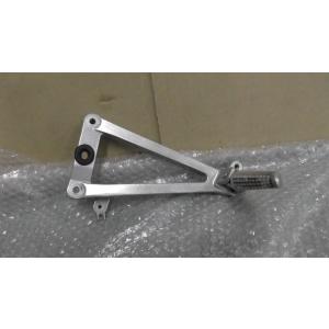 CBR250R　MC17-1003xxx　の　タンデムステップ　右 *1620783076　中古
