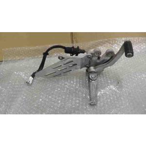 YZF-R15　ME11CK014C2020xxx　の ステップ　右 *1708478738　中古