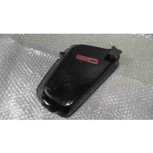YB50　UA05J-011xxx　の　サイドカバー　左 *1743563200　中古