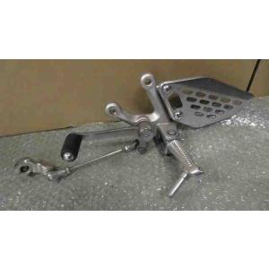 YZF-R25 ABS　RG43J-002xxx　の　ステップ　左　 *1744685976　中古