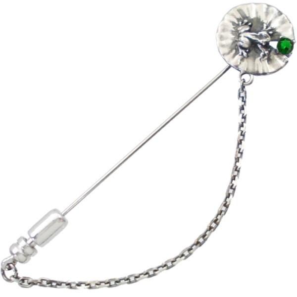 (5月)エメラルドグラス カエルとスイレン チェーン シルバー ラペルピン 誕生石