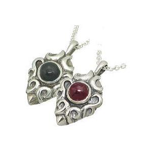 フリースタイル(FREE STYLE) アラベスク シルバー ペンダント ガーネット/オニキス使用
